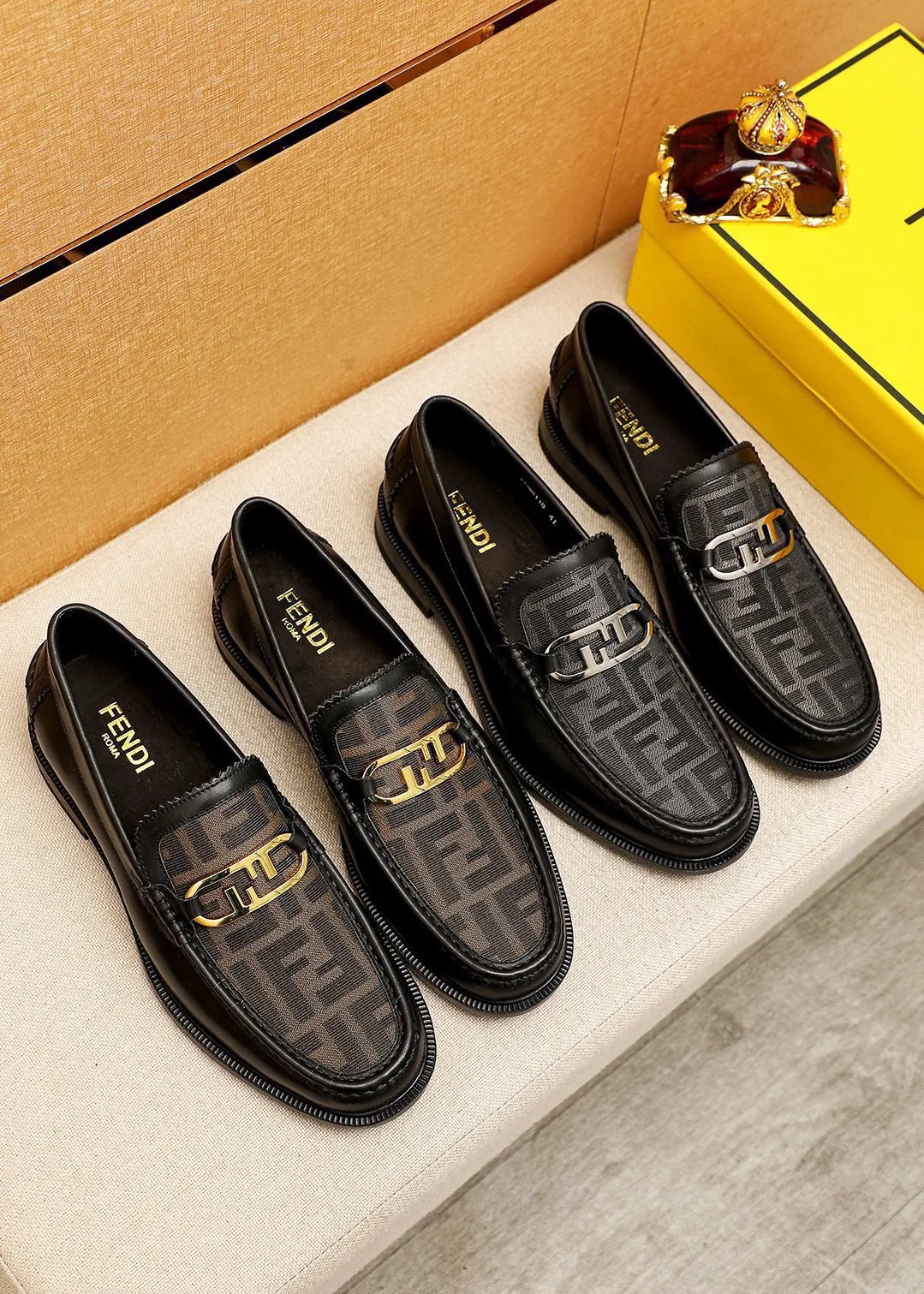 Men's shoes 💰460💰💐 Product trademark: FENDI [Fendi] casual leather shoes Regular size: 38-44 (45🉑️customized) Product materials: Selected imported first-layer cowhide upper + luxury hardware buckle, imported cowhide lining. Strong three-dimensional visual effect, rubber outsole Color: 2⃣️colors available